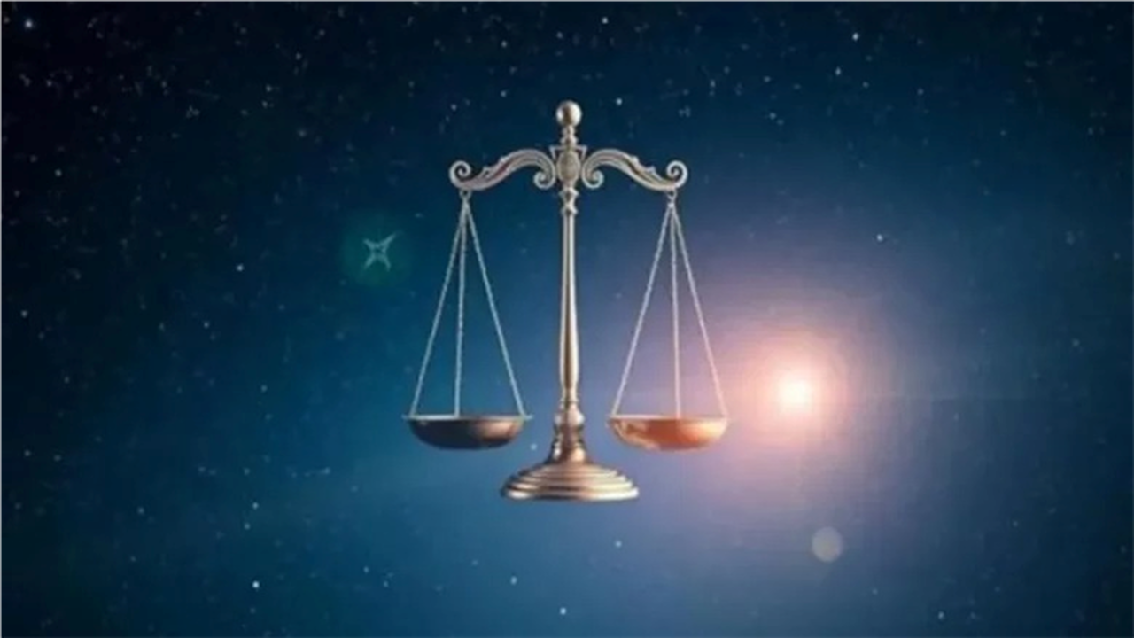 قرار حاسم اليوم ينهي حالة التردد.. ماذا يخبر الفلك مواليد برج الميزان اليوم؟